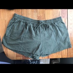 Universal thread stretch shorts